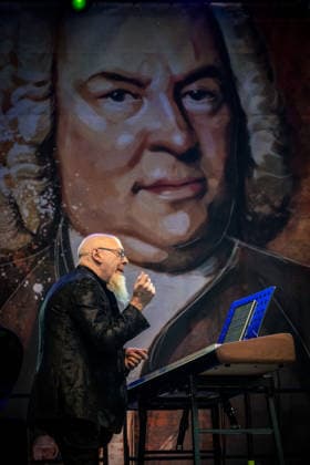 Leipzig, Deutschland, 13. Juni 2026: Jordan Rudess, Keyboarder der US-amerikanischen Progressive-Metal-Band Dream Theater, tritt beim Bachfest Leipzig auf der BachStage am Markt auf. Der Musiker präsentierte sein Programm Bach Reimagined, das Werke von Johann Sebastian Bach mit modernen Klängen und Improvisationen verbindet. Jordan Rudess Leipzig *** Leipzig, Germany, 13 June 2026 Jordan Rudess, keyboardist of the US progressive metal band Dream Theater, performs at Bachfest Leipzig on the BachStage am Markt The musician presented his program Bach Reimagined, which combines works by Johann Sebastian Bach with modern sounds and improvisations Jordan Rudess Leipzig