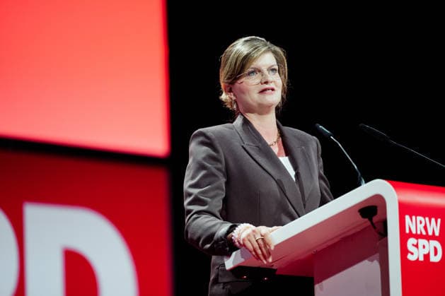 13.06.2026 Landesdelegiertenkonferenz der NRW SPD in Düsseldorf, Landesvorsitzende Parteicheffin auf der Bühne Düsseldorf NRW Deutschland *** 13 06 2026 NRW SPD state delegates conference in Düsseldorf, state party chairwoman on stage Düsseldorf NRW Germany
