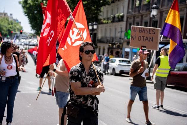 Demonstration in Madrid against rearmament and imperialist war Several people during a demonstration to protest against rearmament and imperialist war, on June 14, 2026, in Madrid Spain The call is part of the international context of escalating warfare, In the Spanish state, military spending has increased by 50 percent -the second largest increase in the EU-, while the government keeps the Rota and Morón bases active, continues to buy arms from Israel and reinforces its commitment to NATO 14 JUNE 2026 PACIFISM DEMONSTRATION Madrid Madrid Espana  Copyright: xGabrielxLuengasx 7596040