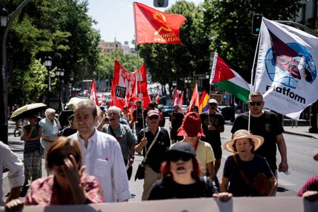 Demonstration in Madrid against rearmament and imperialist war Several people during a demonstration to protest against rearmament and imperialist war, on June 14, 2026, in Madrid Spain The call is part of the international context of escalating warfare, In the Spanish state, military spending has increased by 50 percent -the second largest increase in the EU-, while the government keeps the Rota and Morón bases active, continues to buy arms from Israel and reinforces its commitment to NATO 14 JUNE 2026 PACIFISM DEMONSTRATION Madrid Madrid Espana  Copyright: xGabrielxLuengasx 7596043