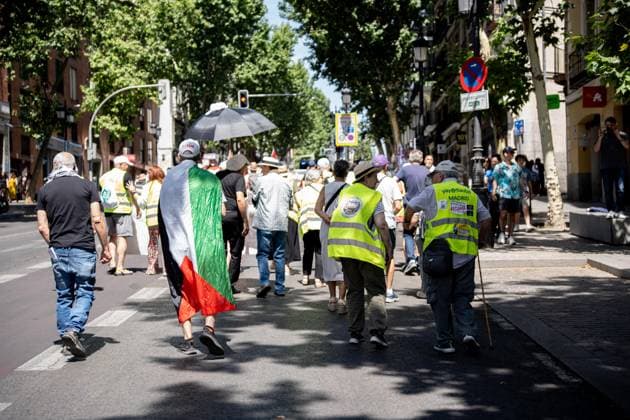 Demonstration in Madrid against rearmament and imperialist war Several people during a demonstration to protest against rearmament and imperialist war, on June 14, 2026, in Madrid Spain The call is part of the international context of escalating warfare, In the Spanish state, military spending has increased by 50 percent -the second largest increase in the EU-, while the government keeps the Rota and Morón bases active, continues to buy arms from Israel and reinforces its commitment to NATO 14 JUNE 2026 PACIFISM DEMONSTRATION Madrid Madrid Espana  Copyright: xGabrielxLuengasx 7596047