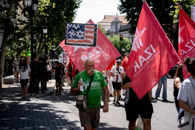 Demonstration in Madrid against rearmament and imperialist war Several people during a demonstration to protest against rearmament and imperialist war, on June 14, 2026, in Madrid Spain The call is part of the international context of escalating warfare, In the Spanish state, military spending has increased by 50 percent -the second largest increase in the EU-, while the government keeps the Rota and Morón bases active, continues to buy arms from Israel and reinforces its commitment to NATO 14 JUNE 2026 PACIFISM DEMONSTRATION Madrid Madrid Espana  Copyright: xGabrielxLuengasx 7596053