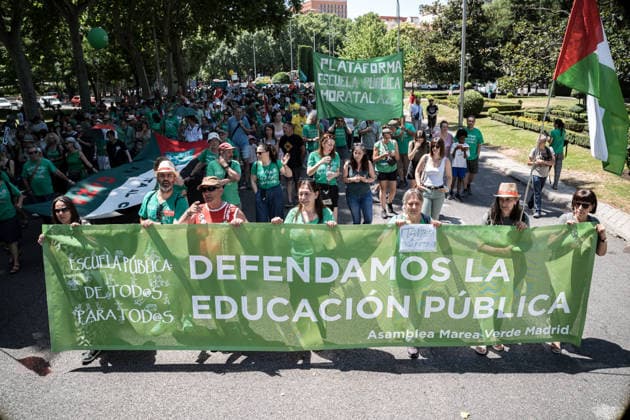 Demonstration in defense of public education in Madrid Numerous people hold a banner with the slogan Defend public education during a demonstration in favor of public education, June 14, 2026, in Madrid Spain The mobilization has been called by CCOO, UGT and the Confederation AMPAS, AFAS and FAMPAS of the Community of Madrid Confapa in advance of the call for an indefinite strike in public education in the region starting in September due to the systematic and sustained deterioration of the working, professional and pedagogical conditions of teachers 14 JUNE 2026 DEMONSTRATION Diego Radamé Madrid Madrid Spain  Copyright: xDiegoxRadamÃ sx 7596115