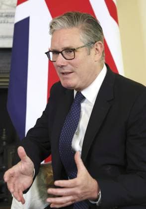 Japan-Britain summit British Prime Minister Keir Starmer holds talks with his Japanese counterpart Sanae Takaichi in London on June 14, 2026. (Pool photo)  A14AA0005618736P