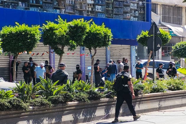 LEBANON, BEIRUT - JUNE 14, 2026: People gather near an apartment building south of Beirut damaged in an airstrike Beirut Lebanon  - ZUMAt113 20260614_zaa_t113_038 Copyright: xAnkharxKochnevax