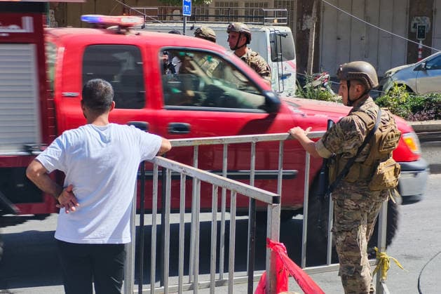 LEBANON, BEIRUT - JUNE 14, 2026: Law enforcement officers guard the area near an apartment building south of Beirut damaged in an airstrike Beirut Lebanon  - ZUMAt113 20260614_zaa_t113_040 Copyright: xAnkharxKochnevax