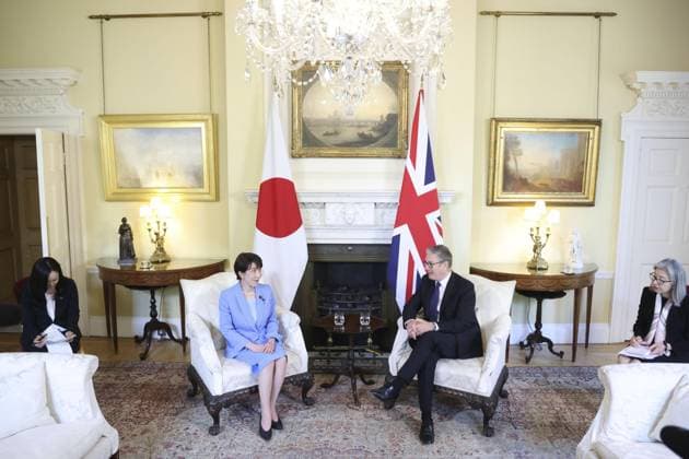 Japan-Britain summit Japanese Prime Minister Sanae Takaichi (L) holds talks with her British counterpart Keir Starmer in London on June 14, 2026. (Pool photo)  A14AA0005618741P