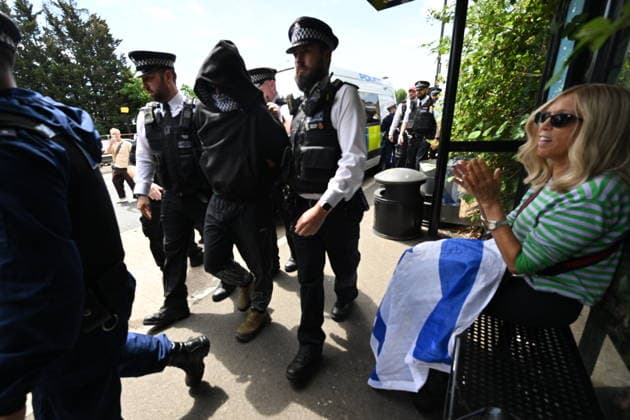 June 14, 2026, London, London, UK: London, UK.A protester is detained by police officers as Pro Palestinian protesters and Pro Israeli protesters clash near the Edgware United Synagogue who are hosting a Great Israeli Real Estate event. The organisers are allegedly offering to sell stolen Palestinian land including in settlements in the occupied territories. London UK  - ZUMAl94_ 20260614_zaf_l94_036 Copyright: xRayxTangx