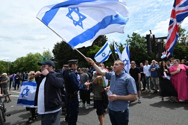 June 14, 2026, London, London, UK: London, UK. Pro Israeli protesters hold a counter demonstration as Palestinian protesters stage a demonstration near the Edgware United Synagogue who are hosting a Great Israeli Real Estate event. The organisers are allegedly offering to sell stolen Palestinian land including in settlements in the occupied territories. London UK  - ZUMAl94_ 20260614_zaf_l94_043 Copyright: xRayxTangx