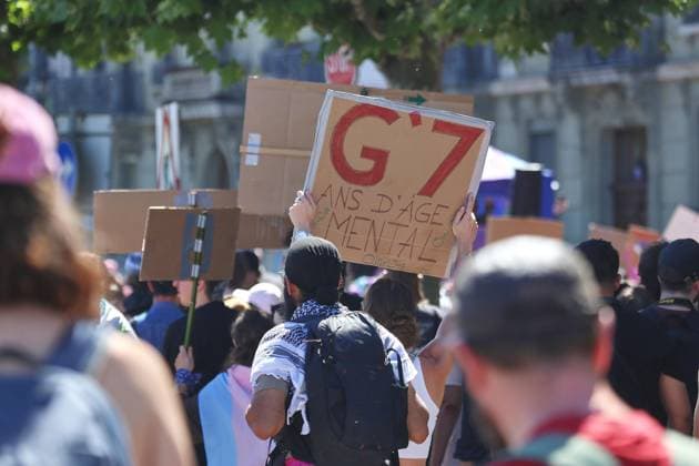 Genf, Schweiz, 14.06.2026: Anti-G7-Protest: Demonstranten protestieren gegen den G7-Gipfel 2026, der im benachbarten Évian-les-Bains, Frankreich, stattfindet. *** Geneva, Switzerland, 14 06 2026 Anti G7 protest Demonstrators protest against the G7 Summit 2026 taking place in neighboring Évian les Bains, France Copyright: xdtsxNachrichtenagenturx dts_122911