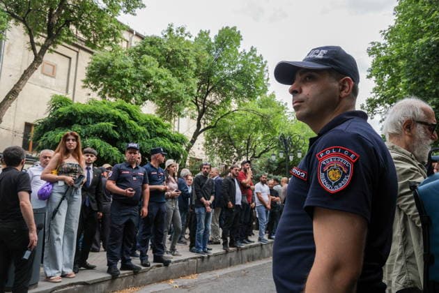ARMENIA, YEREVAN - JUNE 14, 2026: Police officers guard the area outside the offices of the Central Electoral Commission of Armenia ahead of the announcement of the results of the 2026 Armenian parliamentary election Yerevan Armenia  - ZUMAt113 20260614_zaa_t113_070 Copyright: xAlexanderxPatrinx