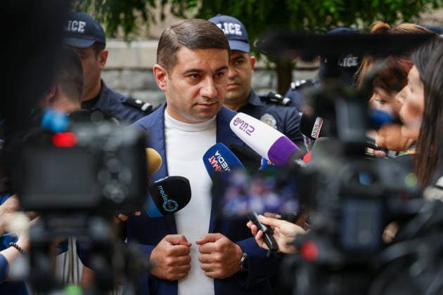 ARMENIA, YEREVAN - JUNE 14, 2026: Economic Nairi Sargsyan talks to journalists outside the offices of the Central Electoral Commission of Armenia ahead of the announcement of the results of the 2026 Armenian parliamentary election Yerevan Armenia  - ZUMAt113 20260614_zaa_t113_071 Copyright: xAlexanderxPatrinx