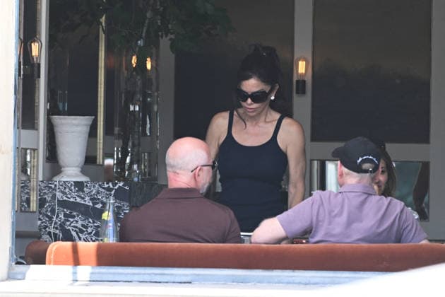 Jeff Bezos and Lauren Bezos at LouLou Restaurant - Paris Jeff Bezos and Lauren Sanchez Bezos at the LouLou restaurant in Paris, France on June 14, 2026. Photo by Florian Poitout ABACAPRESS.COM Paris France  Copyright: xPoitoutxFlorian ABACAx