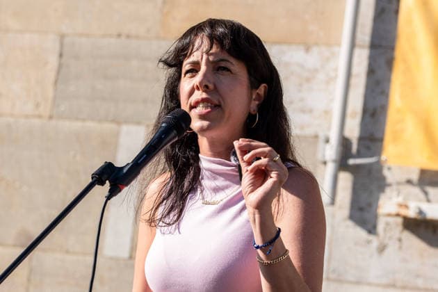 Elif Eralp (Die Linke, Spitzenkandidatin für Berliner Abgeordnetenhauswahl) spricht bei der Kundgebung unter dem Motto Es reicht! - gegen den Generalangriff auf die Arbeitsbedingungen und den Sozialstaat! gegen Sozialabbau am Rosa-Luxemburg-Platz in Berlin. Aufgerufen dazu hatte die Partei Die Linke. Elif Eralp (The Left Party, lead candidate for the Berlin House of Representatives election) speaks at a rally under the slogan Enough is enough! – Against the all-out attack on working conditions and the welfare state! against cuts to social services at Rosa-Luxemburg-Platz in Berlin. The rally was organized by The Left Party. Protest gegen Sozialabbau *** Elif Eralp The Left Party, lead candidate for the Berlin House of Representatives sp2026060136171.jpg