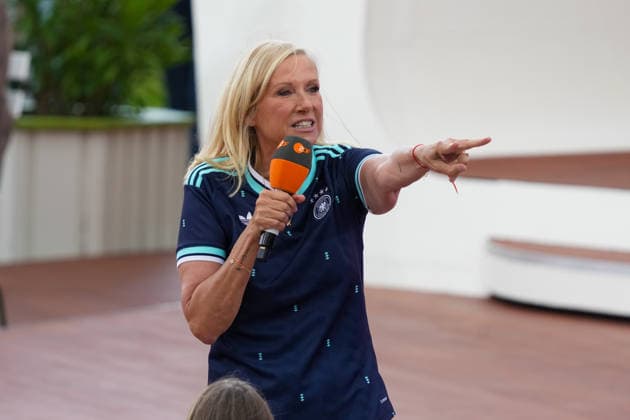 ZDF-Fernsehgarten 2026. Andrea (Kiwi) Kiewel im ZDF Fernsehgarten mit dem Motto Fußball Party am 14.06.2026 in Mainz. Mainz ZDF Fernsehgarten Rheinland-Pfalz *** ZDF Fernsehgarten 2026 Andrea Kiwi Kiewel in the ZDF Fernsehgarten with the motto Football Party on 14 06 2026 in Mainz Mainz ZDF Fernsehgarten Rheinland Pfalz