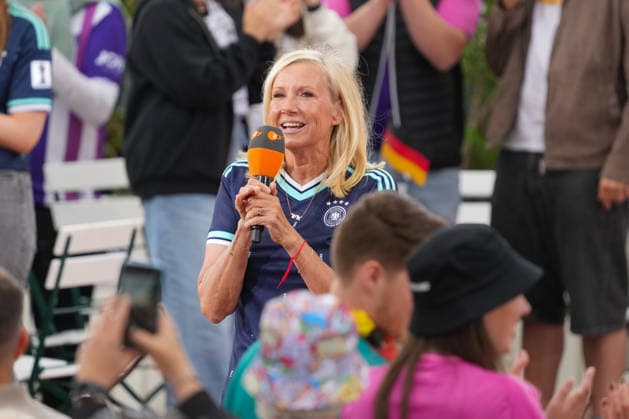 ZDF-Fernsehgarten 2026. Andrea (Kiwi) Kiewel im ZDF Fernsehgarten mit dem Motto Fußball Party am 14.06.2026 in Mainz. Mainz ZDF Fernsehgarten Rheinland-Pfalz *** ZDF Fernsehgarten 2026 Andrea Kiwi Kiewel in the ZDF Fernsehgarten with the motto Football Party on 14 06 2026 in Mainz Mainz ZDF Fernsehgarten Rheinland Pfalz