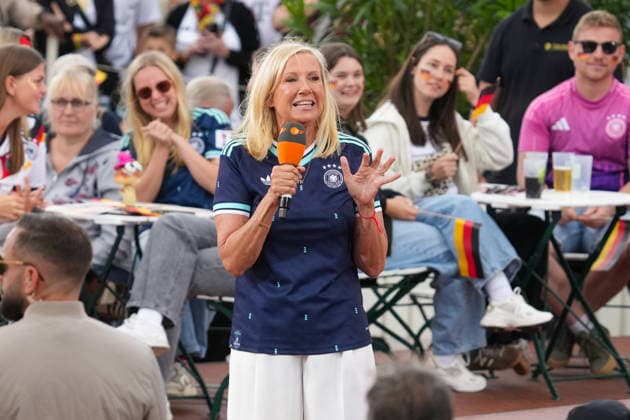 ZDF-Fernsehgarten 2026. Andrea (Kiwi) Kiewel im ZDF Fernsehgarten mit dem Motto Fußball Party am 14.06.2026 in Mainz. Mainz ZDF Fernsehgarten Rheinland-Pfalz *** ZDF Fernsehgarten 2026 Andrea Kiwi Kiewel in the ZDF Fernsehgarten with the motto Football Party on 14 06 2026 in Mainz Mainz ZDF Fernsehgarten Rheinland Pfalz