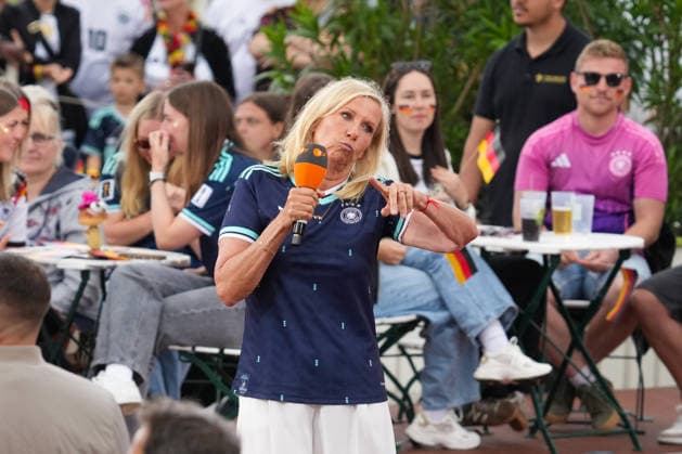 ZDF-Fernsehgarten 2026. Andrea (Kiwi) Kiewel im ZDF Fernsehgarten mit dem Motto Fußball Party am 14.06.2026 in Mainz. Mainz ZDF Fernsehgarten Rheinland-Pfalz *** ZDF Fernsehgarten 2026 Andrea Kiwi Kiewel in the ZDF Fernsehgarten with the motto Football Party on 14 06 2026 in Mainz Mainz ZDF Fernsehgarten Rheinland Pfalz