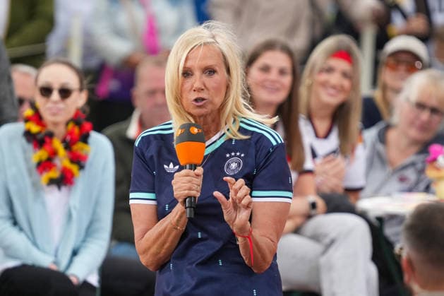 ZDF-Fernsehgarten 2026. Andrea (Kiwi) Kiewel im ZDF Fernsehgarten mit dem Motto Fußball Party am 14.06.2026 in Mainz. Mainz ZDF Fernsehgarten Rheinland-Pfalz *** ZDF Fernsehgarten 2026 Andrea Kiwi Kiewel in the ZDF Fernsehgarten with the motto Football Party on 14 06 2026 in Mainz Mainz ZDF Fernsehgarten Rheinland Pfalz
