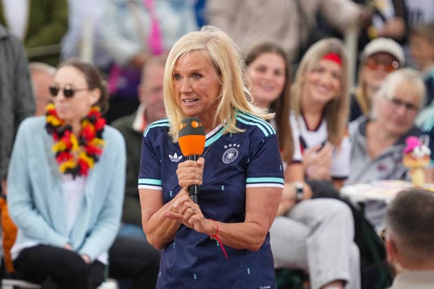 ZDF-Fernsehgarten 2026. Andrea (Kiwi) Kiewel im ZDF Fernsehgarten mit dem Motto Fußball Party am 14.06.2026 in Mainz. Mainz ZDF Fernsehgarten Rheinland-Pfalz *** ZDF Fernsehgarten 2026 Andrea Kiwi Kiewel in the ZDF Fernsehgarten with the motto Football Party on 14 06 2026 in Mainz Mainz ZDF Fernsehgarten Rheinland Pfalz