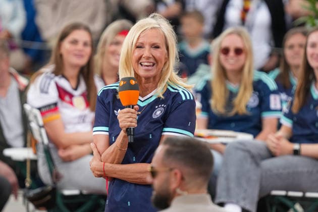 ZDF-Fernsehgarten 2026. Andrea (Kiwi) Kiewel im ZDF Fernsehgarten mit dem Motto Fußball Party am 14.06.2026 in Mainz. Mainz ZDF Fernsehgarten Rheinland-Pfalz *** ZDF Fernsehgarten 2026 Andrea Kiwi Kiewel in the ZDF Fernsehgarten with the motto Football Party on 14 06 2026 in Mainz Mainz ZDF Fernsehgarten Rheinland Pfalz