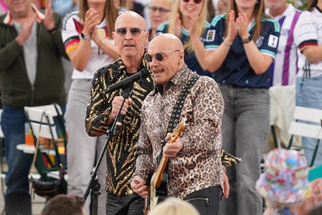 ZDF-Fernsehgarten 2026. Right Said Fred im ZDF Fernsehgarten mit dem Motto Fußball Party am 14.06.2026 in Mainz. Mainz ZDF Fernsehgarten Rheinland-Pfalz *** ZDF Fernsehgarten 2026 Right Said Fred in the ZDF Fernsehgarten with the motto Football Party on 14 06 2026 in Mainz Mainz ZDF Fernsehgarten Rheinland Pfalz