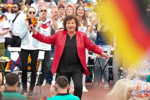 ZDF-Fernsehgarten 2026. Olaf der Flipper im ZDF Fernsehgarten mit dem Motto Fußball Party am 14.06.2026 in Mainz. Mainz ZDF Fernsehgarten Rheinland-Pfalz *** ZDF Fernsehgarten 2026 Olaf the pinball in the ZDF Fernsehgarten with the motto Football Party on 14 06 2026 in Mainz Mainz ZDF Fernsehgarten Rheinland Pfalz