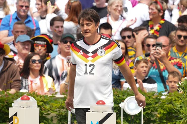ZDF-Fernsehgarten 2026. Matze Knop im ZDF Fernsehgarten mit dem Motto Fußball Party am 14.06.2026 in Mainz. Mainz ZDF Fernsehgarten Rheinland-Pfalz *** ZDF Fernsehgarten 2026 Matze Knop in the ZDF Fernsehgarten with the motto Football Party on 14 06 2026 in Mainz Mainz ZDF Fernsehgarten Rheinland Pfalz