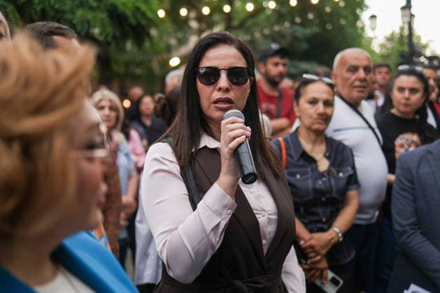ARMENIA, YEREVAN - JUNE 14, 2026: People are seen outside the offices of the Central Electoral Commission of Armenia during the announcement of the results of the 2026 Armenian parliamentary election Yerevan Armenia  - ZUMAt113 20260614_zaa_t113_117 Copyright: xAlexanderxPatrinx