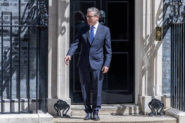 June 14, 2026, London, United Kingdom: British Prime Minister Keir Starmer waits on the steps to welcome Japanese Prime Minister Sanae Takaichi (not in view) to Downing Street. London United Kingdom  - ZUMAs197 20260614_aaa_s197_052 Copyright: xPhilxLewisx