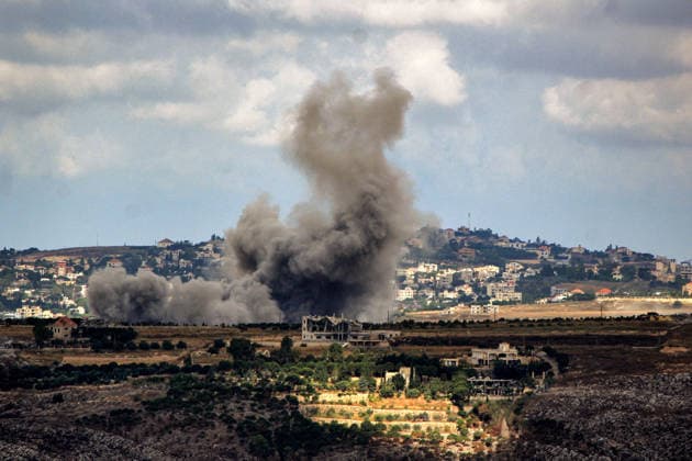 June 14, 2026, Kfar Tebniet, Kfar Tebniet, Lebanon: Smoke billows from Israeli air strikes from the southern Lebanese village of Kfar Tebniet on the outskirts of the major city of Nabatieh. The Israeli army issued warning to evacuate 29 villages and towns in southern Lebanon as it continued its ground advance making the deepest incursion into Lebanese territory in over a quarter of a century. Troops have established a presence on the suburbs of Nabatieh after seizing several strategic points. Kfar Tebniet Lebanon - ZUMAn313 20260614_zip_n313_001 Copyright: xMarwanxNaamanix