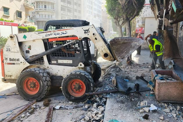 LEBANON, BEIRUT - JUNE 14, 2026: Clearing rubble outside an apartment building south of Beirut after an airstrike Beirut Lebanon  - ZUMAt113 20260614_zaa_t113_144 Copyright: xAnkharxKochnevax