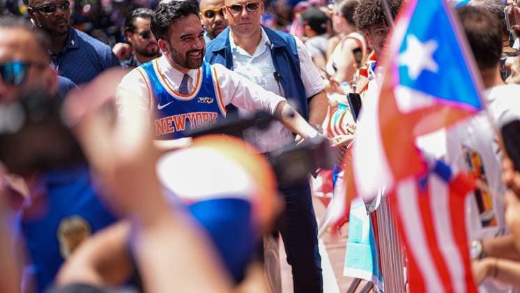 RECORD DATE NOT STATED National Puerto Rican Day Parade 2026 (NEW) National Puerto Rican Day Parade. June 14, 2026, New York, USA. New York City Mayor Zohran Mamdani attends the Puerto Rican Day Parade wearing a New York Knicks jersey, celebrating the team s NBA title victory just one day after their historic win. Credit: Jorge Estrellado Thenews2(Foto: Jorge Estrellado Thenews2 imago images) National Puerto Rican Day Parade 2026  Copyright: xJorgexEstrelladox