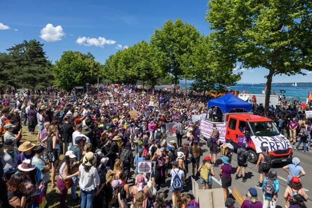 MANIFESTATION NO G7 GENEVE PHOTOPQR LE DAUPHINE Tom PHAM VAN SUU 14 06 2026 A Genève Suisse , le 14 juin 2026 La manifestation de protestation contre le G7 a rassemblé environ 25 000 personnes Des clutches ont éclaté entre les Autonomes et la police Photo Tom Pham Van Suu Le Dauphiné Libéré Geneva, Switzerland, june 14th 2026 Anti G7 Protest France  Copyright: xPHOTOPQR LExDAUPHINE MAXPPPxTomxPHAMxVANxSUUx 20260614JDL1520 20260614JDL1520