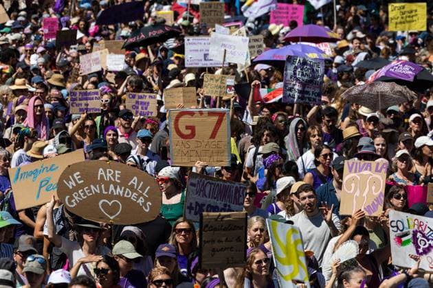MANIFESTATION NO G7 GENEVE PHOTOPQR LE DAUPHINE Tom PHAM VAN SUU 14 06 2026 A Genève Suisse , le 14 juin 2026 La manifestation de protestation contre le G7 a rassemblé environ 25 000 personnes Des clutches ont éclaté entre les Autonomes et la police Photo Tom Pham Van Suu Le Dauphiné Libéré Geneva, Switzerland, june 14th 2026 Anti G7 Protest France  Copyright: xPHOTOPQR LExDAUPHINE MAXPPPxTomxPHAMxVANxSUUx 20260614JDL1524 20260614JDL1524