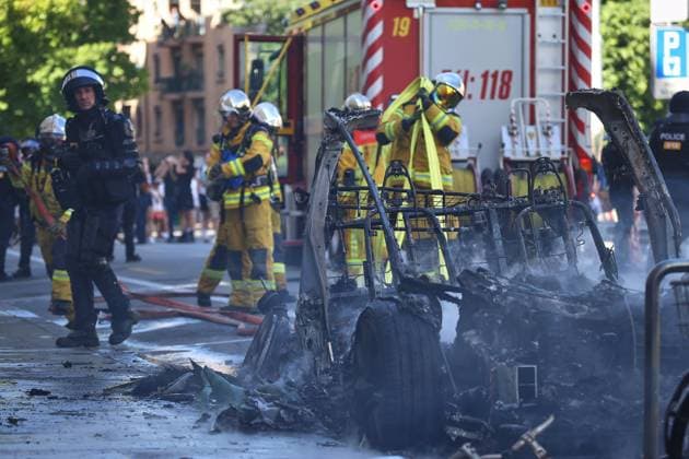 Genf, Schweiz, 14.06.2026: Anti-G7-Protest: Demonstranten protestieren gegen den G7-Gipfel 2026, der im benachbarten Évian-les-Bains, Frankreich, stattfindet. Protestler haben ein Auto in Brand gesetzt. *** Geneva, Switzerland, 14 06 2026 Anti G7 protest Demonstrators protest against the 2026 G7 summit taking place in neighboring Évian les Bains, France Protesters set a car on fire Copyright: xdtsxNachrichtenagenturx dts_122943