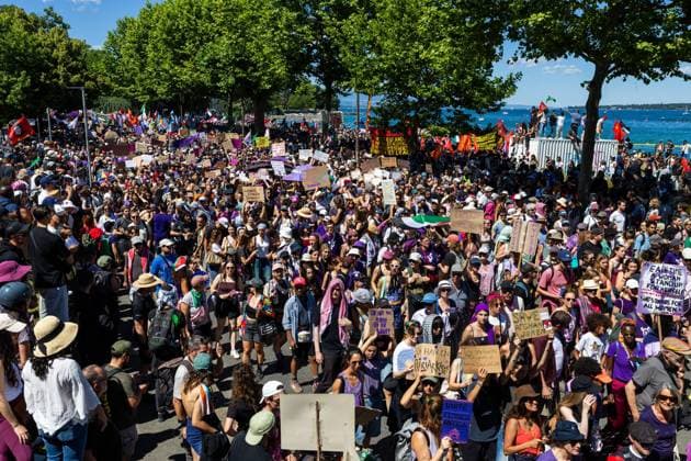 MANIFESTATION NO G7 GENEVE PHOTOPQR LE DAUPHINE Tom PHAM VAN SUU 14 06 2026 A Genève Suisse , le 14 juin 2026 La manifestation de protestation contre le G7 a rassemblé environ 25 000 personnes Des clutches ont éclaté entre les Autonomes et la police Photo Tom Pham Van Suu Le Dauphiné Libéré Geneva, Switzerland, june 14th 2026 Anti G7 Protest France  Copyright: xPHOTOPQR LExDAUPHINE MAXPPPxTomxPHAMxVANxSUUx 20260614JDL1563 20260614JDL1563