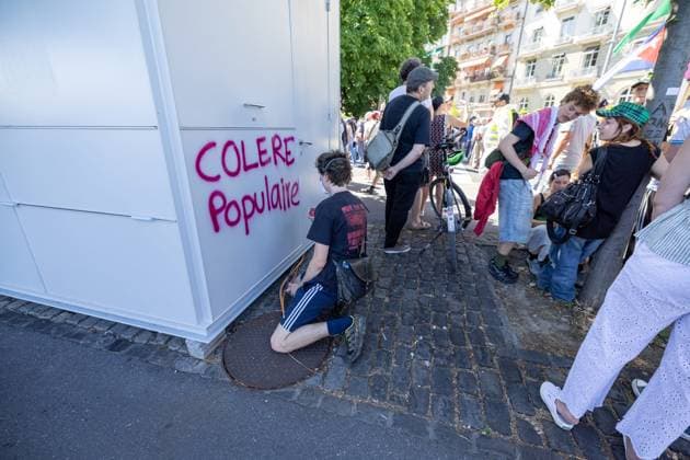 MANIFESTATION NO G7 GENEVE PHOTOPQR LE DAUPHINE Tom PHAM VAN SUU 14 06 2026 A Genève Suisse , le 14 juin 2026 La manifestation de protestation contre le G7 a rassemblé environ 25 000 personnes Des clutches ont éclaté entre les Autonomes et la police Photo Tom Pham Van Suu Le Dauphiné Libéré Geneva, Switzerland, june 14th 2026 Anti G7 Protest France  Copyright: xPHOTOPQR LExDAUPHINE MAXPPPxTomxPHAMxVANxSUUx 20260614JDL1574 20260614JDL1574