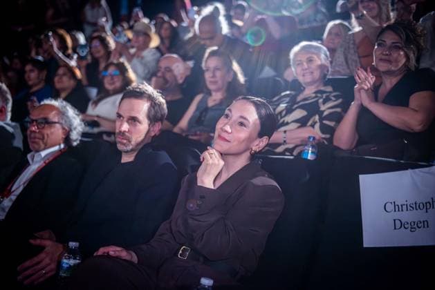 13.06.2026 xesx Frankfurt am Main, 26. Türkische Filmfestival Frankfurt Schauspielerin Sibel Kekilli erhielt den Ehrenpreis daneben sitzt ihr Manager Andreas Dauerer. *** 13 06 2026 xesx Frankfurt am Main, 26 Turkish Film Festival Frankfurt Actress Sibel Kekilli received the honorary award next to her manager Andreas Dauerer ES