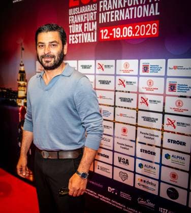13.06.2026 xesx Frankfurt am Main, 26. Türkische Filmfestival Frankfurt Schauspieler Ozan Akbaba - Hauptdarsteller des Eröffnungfilms Schau, der Postbote kommt *** 13 06 2026 xesx Frankfurt am Main, 26 Turkish Film Festival Frankfurt Actor Ozan Akbaba Starring in the opening film Look, the letter carrier is coming ES
