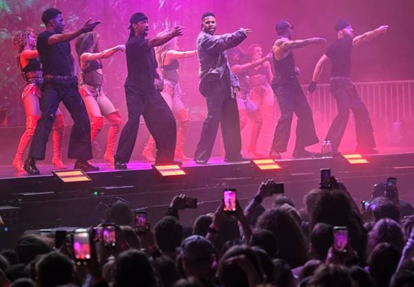 Russia Entertainment Derulo 9189360 14.06.2026 American singer, songwriter and dancer Jason Derulo, centre, performs during a concert at the CSKA Arena sports complex, in Moscow, Russia. Maksim Blinov Sputnik Moscow Russia  Copyright: xMaksimxBlinovx