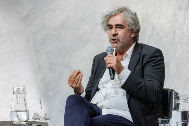 14.06.2026. Düsseldorf. In der zwölften Ausgabe der Gesprächsreihe Â»Positionen und PerspektivenÂ« ist Deniz Yücel, Journalist, Publizist, Sprecher des PEN Berlin und ehemaliger Präsident des PEN-Zentrums Deutschland, zu Gast im Düsseldorfer Schauspielhaus. Düsseldorf Schauspielhaus Kleines Haus Nordrhein-Westfalen Deutschland *** 14 06 2026 Düsseldorf In the twelfth edition of the discussion series Positions and Perspectives , Deniz Yücel, journalist, publicist, spokesman for PEN Berlin and former president of the PEN Center Germany, will be a guest at the Düsseldorfer Schauspielhaus Düsseldorf Schauspielhaus Kleines Haus Nordrhein Westfalen Germany