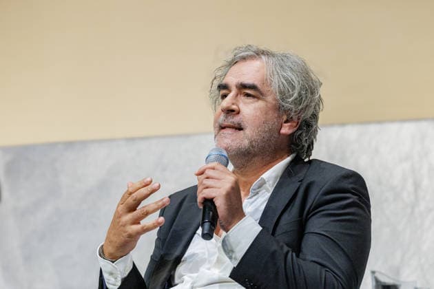 14.06.2026. Düsseldorf. In der zwölften Ausgabe der Gesprächsreihe Â»Positionen und PerspektivenÂ« ist Deniz Yücel, Journalist, Publizist, Sprecher des PEN Berlin und ehemaliger Präsident des PEN-Zentrums Deutschland, zu Gast im Düsseldorfer Schauspielhaus. Düsseldorf Schauspielhaus Kleines Haus Nordrhein-Westfalen Deutschland *** 14 06 2026 Düsseldorf In the twelfth edition of the discussion series Positions and Perspectives , Deniz Yücel, journalist, publicist, spokesman for PEN Berlin and former president of the PEN Center Germany, will be a guest at the Düsseldorfer Schauspielhaus Düsseldorf Schauspielhaus Kleines Haus Nordrhein Westfalen Germany
