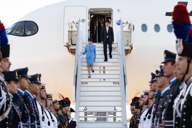 June 14, 2026, Fiumicino, Italy: Japanese Prime Minister Sanae Takaichi arrived at Rome s Leonardo da Vinci International Airport today and will meet with Italian Prime Minister Giorgia Meloni tomorrow ahead of the G7 summit, Fiumicino, 14 June 2026. ANSA TELENEWS Fiumicino Italy  - ZUMAa110 20260614_zaf_a110_015 Copyright: xTelenewsx