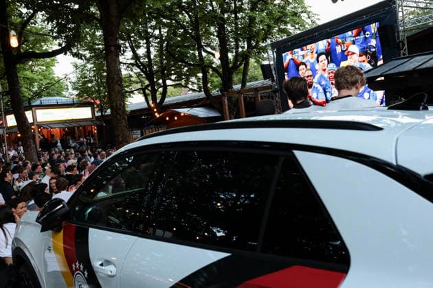June 14, 2026, Munich, Bavaria, Germany: Germany supporters gather at a public viewing venue to watch their team s opening match at the 2026 FIFA World Cup. Munich Germany  - ZUMAm309 20260614_zip_m309_008 Copyright: xJuliusxMortsix