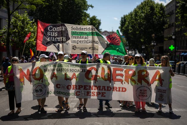 Demonstration against rearmament and imperialist war in Madrid, Spain - 14 Jun 2026 Protesters carry banners expressing their opinion during a demonstration against rearmament and imperialist war. The demonstration takes place against the backdrop of an international escalation of military tensions, fueled by the Ä800 billion RearmEurope plan presented by Ursula von der Leyen. Madrid Spain Copyright: xDavidxCanalesx xSOPAxImagesx DCOTANNO260614-6