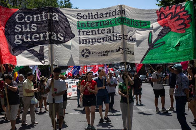 Demonstration against rearmament and imperialist war in Madrid, Spain - 14 Jun 2026 Protesters carry banners expressing their opinion during a demonstration against rearmament and imperialist war. The demonstration takes place against the backdrop of an international escalation of military tensions, fueled by the Ä800 billion RearmEurope plan presented by Ursula von der Leyen. Madrid Spain Copyright: xDavidxCanalesx xSOPAxImagesx DCOTANNO260614-7