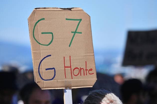 Genf, Schweiz, 14.06.2026: Anti-G7-Protest: Demonstranten protestieren gegen den G7-Gipfel 2026, der im benachbarten Évian-les-Bains, Frankreich, stattfindet. *** Geneva, Switzerland, 14 06 2026 Anti G7 protest Demonstrators protest against the G7 Summit 2026 taking place in neighboring Évian les Bains, France Copyright: xdtsxNachrichtenagenturx dts_122915
