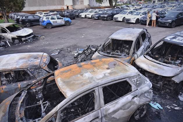 RECORD DATE NOT STATED Collision between helicopters in the river kills six, causes explosions and sets electric cars on fire. Rio de Janeiro (RJ), 06 14 2026 - Collision Helicopters Recreio dos Bandeirantes - A mid-air collision between helicopters kills an American singer, an Argentinian YouTuber, and four others in Recreio dos Bandeirantes, Rio de Janeiro. The aircraft crashed in the yard of an electric vehicle dealership, leading to other small explosions.(Foto: Saulo Angelo Thenews2 imago images) Collision between helicopters in the river kills six, causes explosions and sets electric cars on fire.  Copyright: xSauloxAngelox