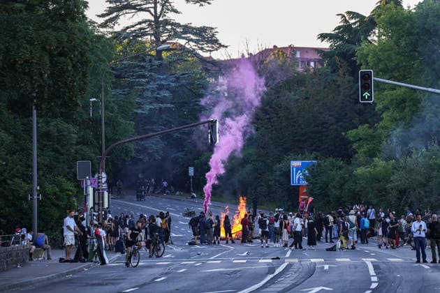 June 14, 2026, Geneva, Switzerland, European Union: Purple smoke from a flare fills the air as a fire burns on Quai Wilson during demonstrations in Geneva ahead of the G7 summit, which begins tomorrow in Evian-les-Bains. Geneva European Union  - ZUMAo116 20260614_znp_o116_062 Copyright: xBiancaxOterox